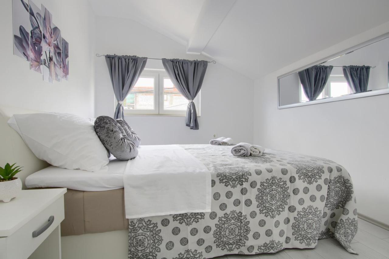 Apartments Villa Mihaela Banj Exterior photo